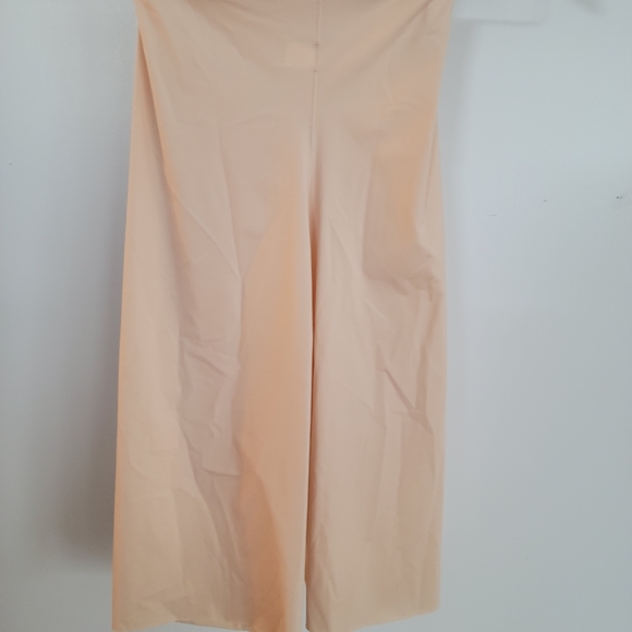 Spanx Thinstincts Girl Short Soft Nude Shapewear Lightweight Size Small Petite - Picture 3 of 7